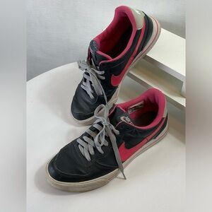 Nike vintage leather runners womens 10